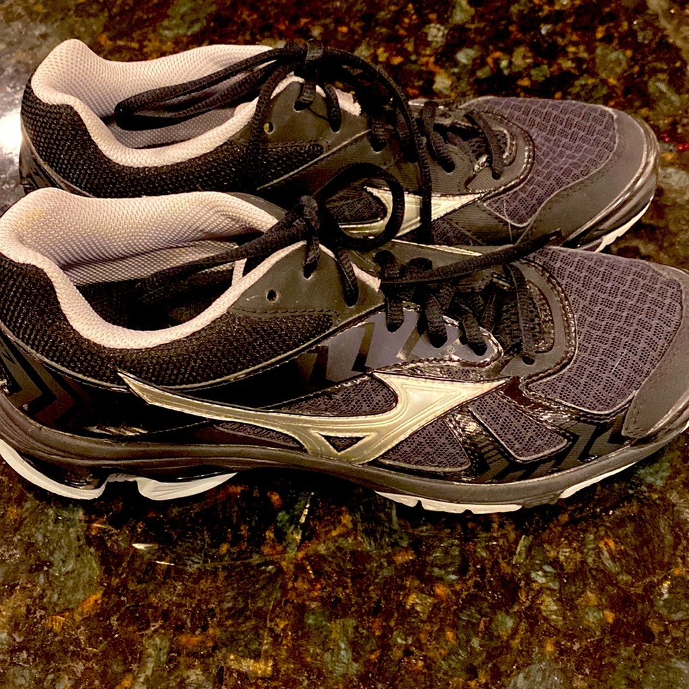 Mizuno womens volleyball shoes